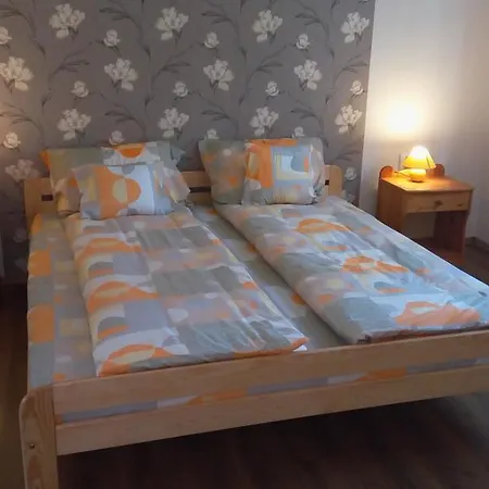 Zsuzsi Makó